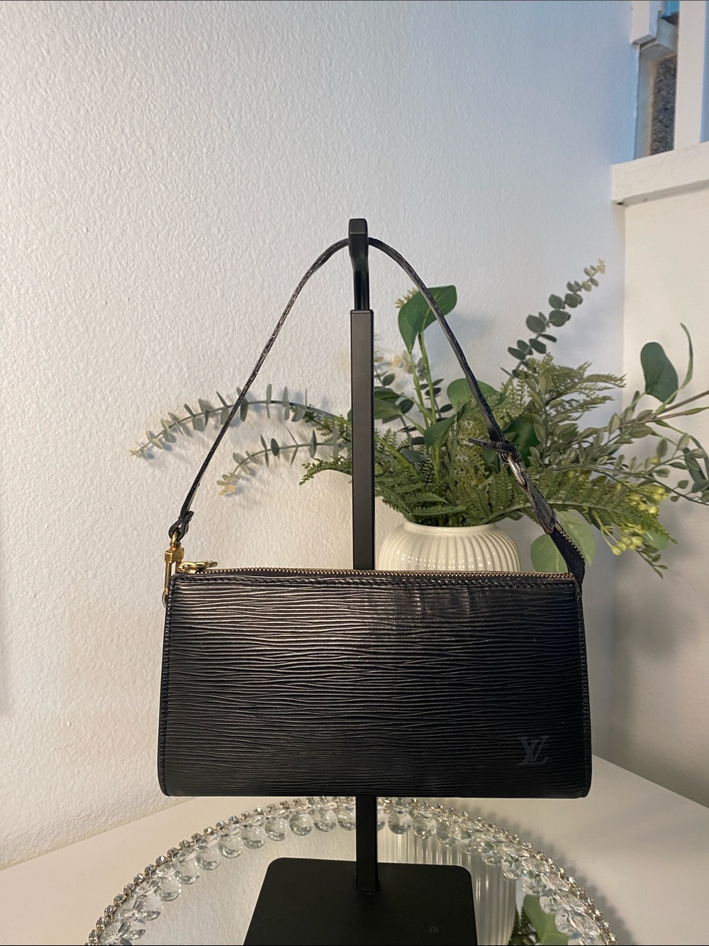 Vintage Louis Vuitton Epi Leather Pochette In Black